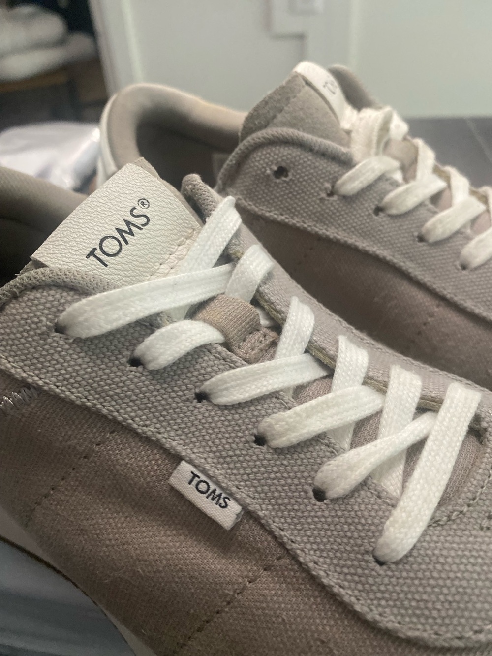 Toms